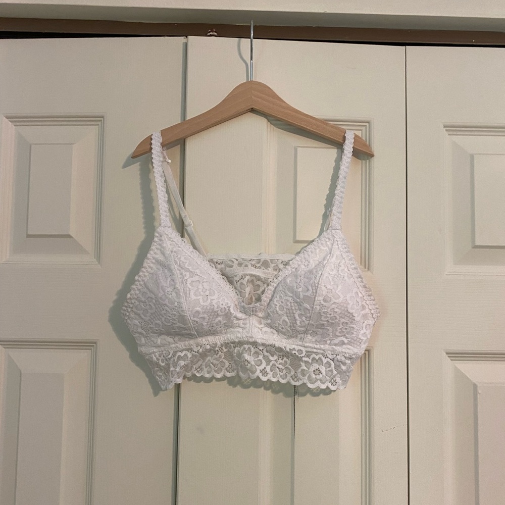 A white XL bralette from Aéropostale. With the ability to cross in the back.